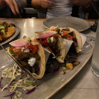 Moku Kitchen - Carne asada tacos - Cocktail Bars Near Me - Honolulu, Hawaii
