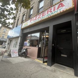 Exterior photo of Pete's Pizzeria - Brooklyn, New York Exterior photo of Pete's Pizzeria - Brooklyn, New York