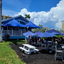 High Tide Social House - Outdoor deck and sitting for live music entertainment
