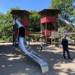 Großspielgeräte- und Wasserspielplatz - Die Doppelrutschtürme  (Juni 2022)