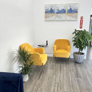 Built 2 Move Chiropractic - Lobby - Chiropractors Near Me - Glendale, California