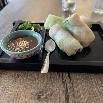 Singha Thai - Summer Fresh Rolls with shrimp. 4 good sized pieces in one order. - Thai Near Me - Kettering, Ohio Singha Thai - Summer Fresh Rolls with shrimp. 4 good sized pieces in one order. - Thai Near Me - Kettering, Ohio