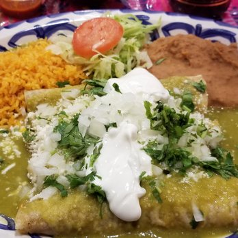 El Tezcal Mexican Restaurant - Enchiladas de Verde - Mexican Near Me - Chicago, Illinois