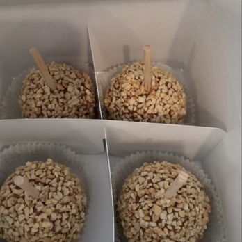Rocky Mountain Chocolate Factory - Freshly made not even an hour ago - Chocolatiers & Shops Near Me - Lake Arrowhead, California Rocky Mountain Chocolate Factory - Freshly made not even an hour ago - Chocolatiers & Shops Near Me - Lake Arrowhead, California