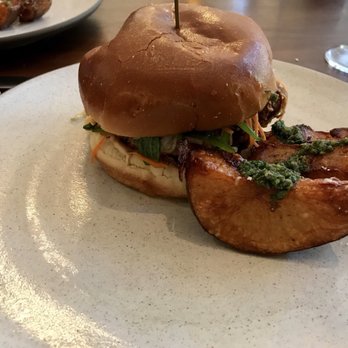 Senia - Fried Chicken Banh Mi - Cocktail Bars Near Me - Honolulu, Hawaii