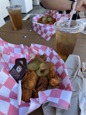 Lilly's Hot Chicken by null