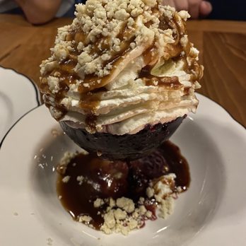 Automatic Seafood and Oysters - Blueberry cobbler sundae - Seafood Near Me - Birmingham, Alabama