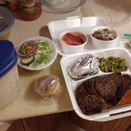 This is the whole prime rib dinner except for the container on the left! This is the whole prime rib dinner except for the container on the left!