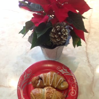 Pan Dulce Bakery & Cafe  - Generous samples @ Grand Opening - artichoke/ham & cheese/blueberry cream cheese/chocolate/almond croissants and berry danish - Bakeries Near Me - San Antonio, Texas