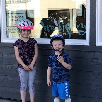 Vancouver Soup - two children standing in front of a store - Soup Near Me - Vancouver, British Columbia Vancouver Soup - two children standing in front of a store - Soup Near Me - Vancouver, British Columbia