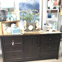 The Shabby Button - Daily consignments of furniture and clothing.