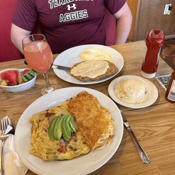 Old Country Inn - California omelette, chicken fried steak, biscuit and gravy, guava mimosa - American Near Me - Big Bear Lake, California Old Country Inn - California omelette, chicken fried steak, biscuit and gravy, guava mimosa - American Near Me - Big Bear Lake, California
