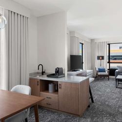 The Fort Sutter Hotel Sacramento, Tapestry Collection by Hilton - Guest room