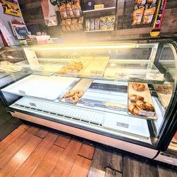 Pasabocas Colombian Bakery - Pastries available at the moment. Then 3 more trays refilled it in next 5min time.