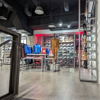 foot locker 306 yonge street
