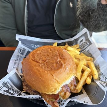 JLB Eatery Grand Lakes - Cheeseburger Combo - Burgers Near Me - Katy, Texas JLB Eatery Grand Lakes - Cheeseburger Combo - Burgers Near Me - Katy, Texas