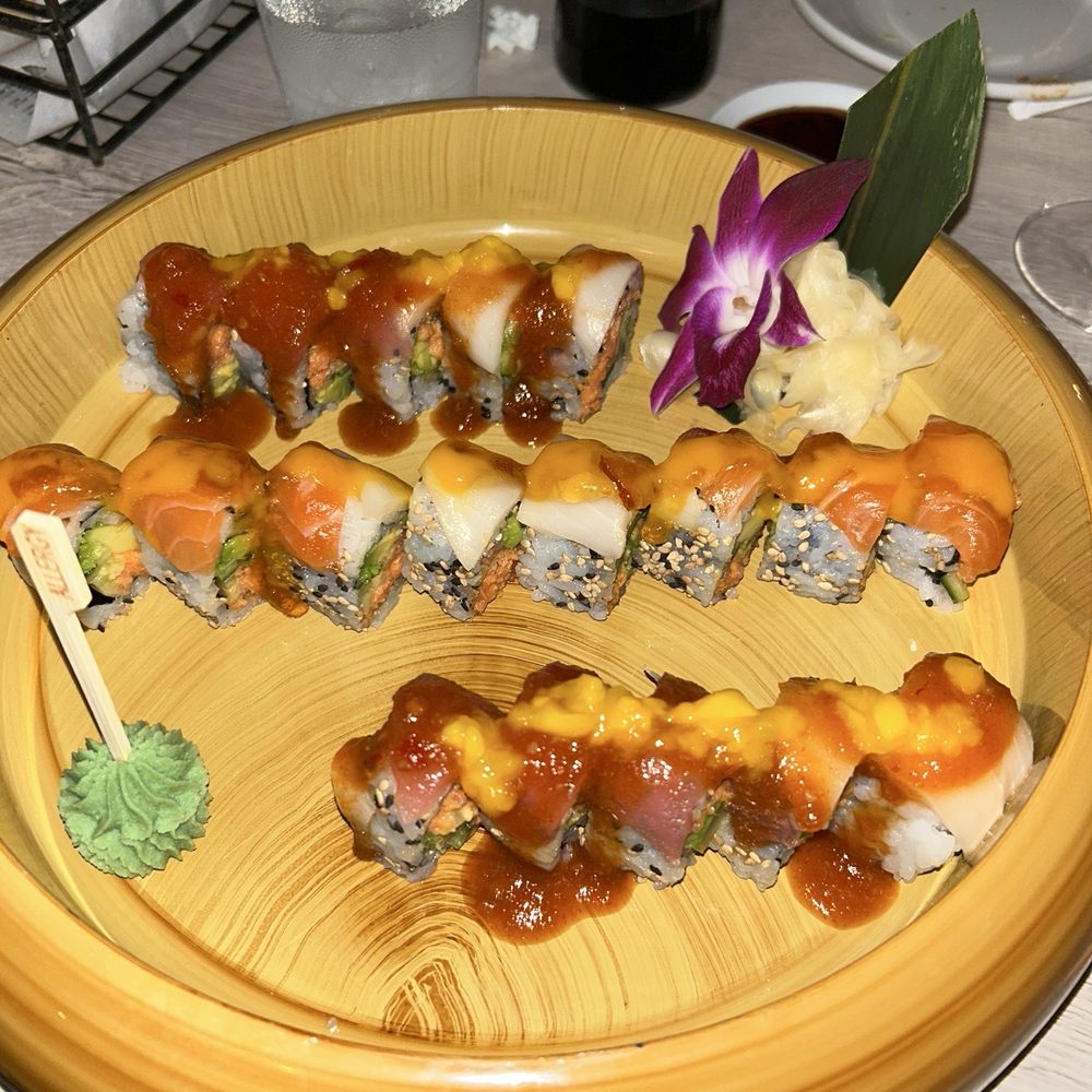 Finz Seafood & Grill - Honeymoon and Red Sox Maki - Seafood Near Me - Salem, Massachusetts Finz Seafood & Grill - Honeymoon and Red Sox Maki - Seafood Near Me - Salem, Massachusetts