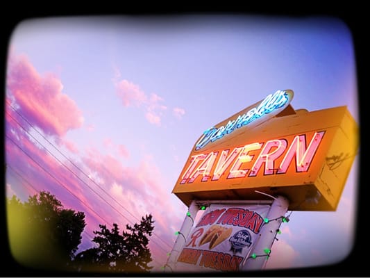 Darrell's Tavern by null