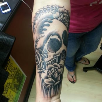Black Kat Tattoo - Riff Raff's skull and roses. - Tattoo Near Me - Clarksville, Tennessee Black Kat Tattoo - Riff Raff's skull and roses. - Tattoo Near Me - Clarksville, Tennessee