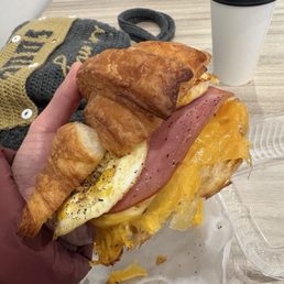 Egg and ham croissant