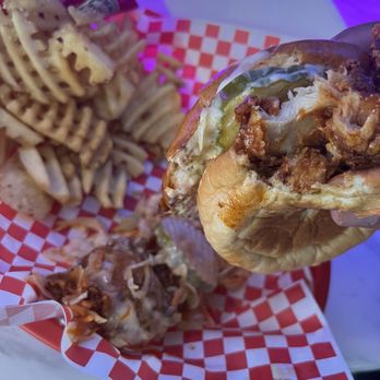 Chen Chens - Szechuan Hot Chicken Sandwich - Medium - Chicken Shop Near Me - Toronto, Ontario