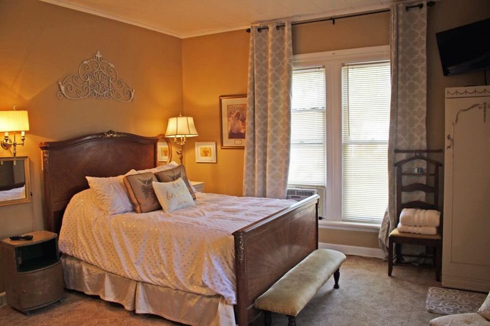 WHITE WAGON BED & BREAKFAST Updated October 2024 21 Photos 2895