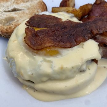 Cedar Street Café - Breakfast burger - Cafes Near Me - Sturbridge, Massachusetts
