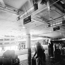 Tom Bradley International Terminal - Lax-It waiting lvl 1 area