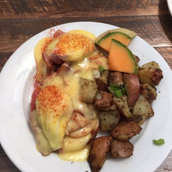 High Hand Cafe - Eggs Benedict brunch - New American Near Me - Loomis, California