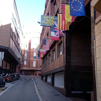 Catalonia Park Putxet - Catalonia Park Putxet Entry View from Street - Hotels Near Me - Barcelona, B