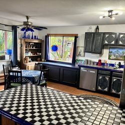 The Sandbox Inn - Grotto kitchen/dining