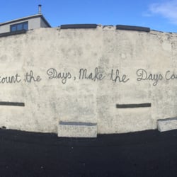 Lahinch Hostel - On the seafront at Lahinch.