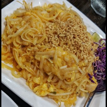 Chef Ping - Chicken Pad Thai - Chinese Near Me - Rolling Meadows, Illinois
