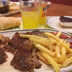 Área 77 - El menú incluye primero, segundo, postre, pan y bebida. 10.50€.
