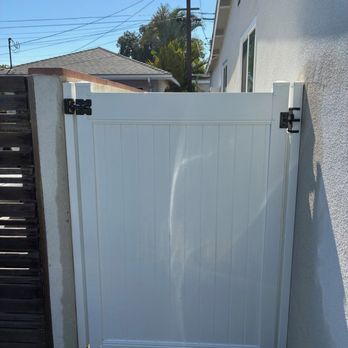 Irvine Fence - White Vinyl Gate - Fences & Gates Near Me - Wilmington, California Irvine Fence - White Vinyl Gate - Fences & Gates Near Me - Wilmington, California