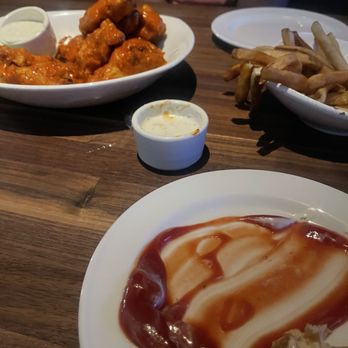 Yard House - Buffalo wings and fries - American Near Me - Sparks, Nevada