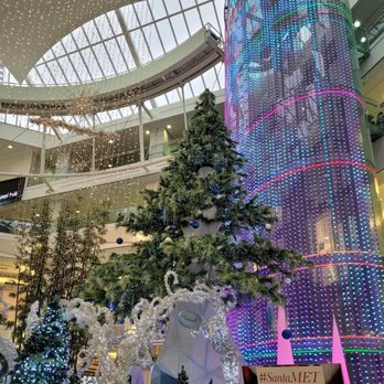 Metropolis at Metrotown - Christmas decorations - Shopping Centers Near Me - Burnaby, British Columbia Metropolis at Metrotown - Christmas decorations - Shopping Centers Near Me - Burnaby, British Columbia