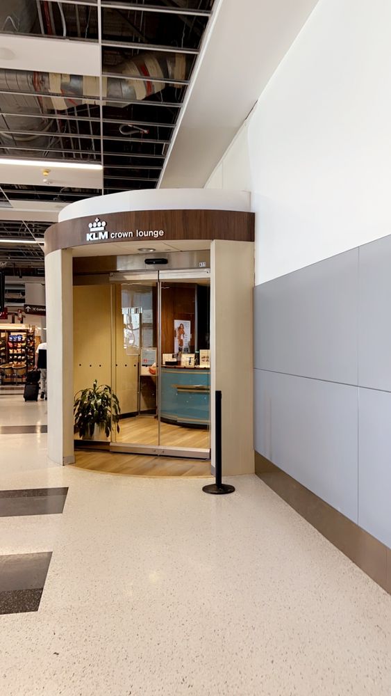 KLM CROWN LOUNGE Updated September 2024 221 Photos & 119 Reviews