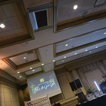 Valley Mansion by Martin's - Dance floor - Caterers Near Me - Hunt Valley, Maryland Valley Mansion by Martin's - Dance floor - Caterers Near Me - Hunt Valley, Maryland