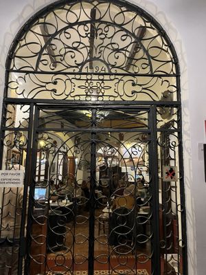Taberna Salinas by null