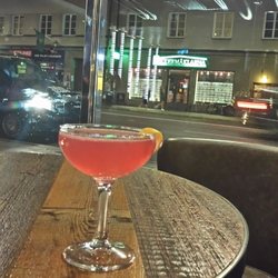 Helt schysst Cosmopolitan. Lite hög musik bara.
