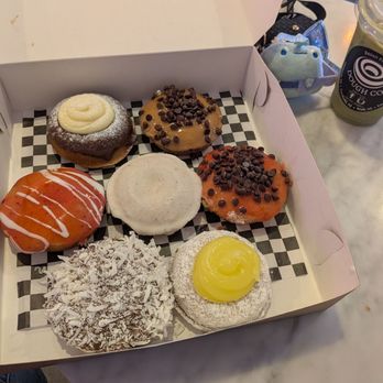Broad Street Dough Co. - VG Chai Town, VG Coco Loco, VG Strawberry Fields, VG The Aztec, VG West Park, VG Wake And Bake. VG-Jelly LEMON. Matcha Latte Iced Oat Milk - Donuts Near Me - Encinitas, California