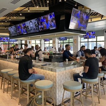 Moxies - Bar area - Lounges Near Me - Miami, Florida Moxies - Bar area - Lounges Near Me - Miami, Florida