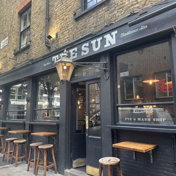 The Sun - Front - Pubs Near Me - London, XGL