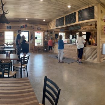 Amish Country Smoke House - Inside - Barbeque Near Me - Ethridge, Tennessee