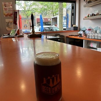 Beer on the Wall - Elmhurst - Bar - Beer Bar Near Me - Elmhurst, Illinois