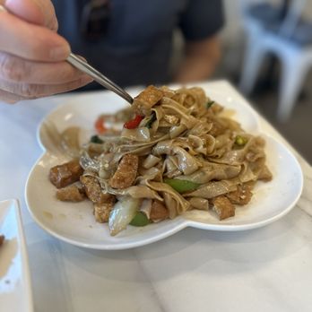 Million Thai Restaurant - Drunken Noodle - Thai Near Me - Fairfield, California