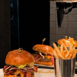 Les classiques ne déçoivent jamais. Savourez votre burger cette semaine. 

Classics never disappoint. Get your burger fix this week.