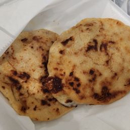 Pupusas (Pollo y Queso) Pupusas (Pollo y Queso)