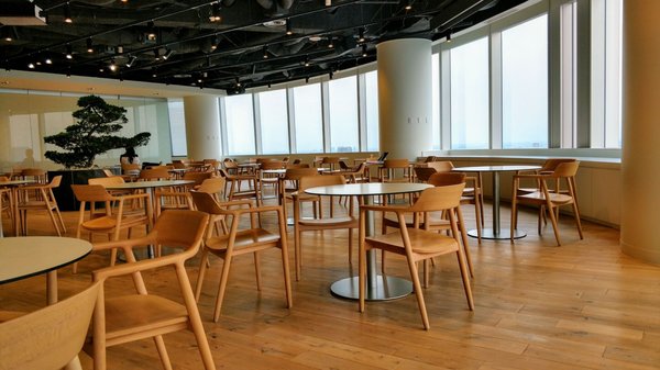 Roppongi Hills Mori Tower by null